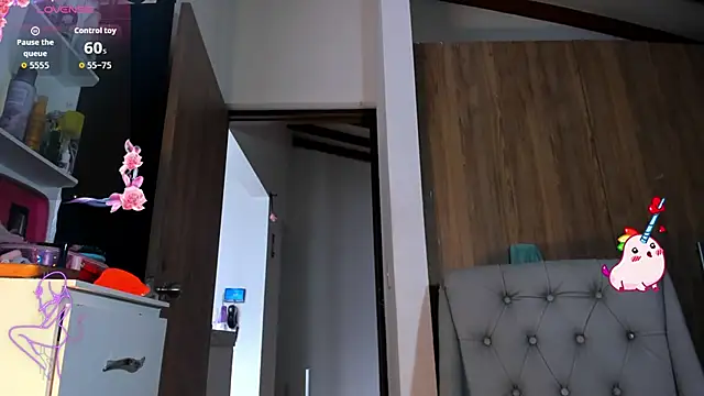 SkyeGabbyRose online show from May 14, 8:06 pm