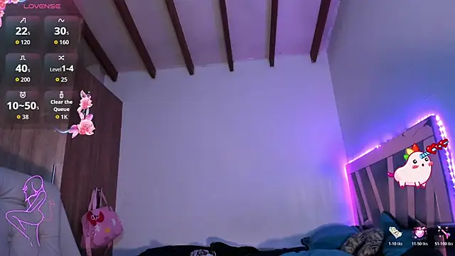 SkyeGabbyRose online show from May 16, 6:33 am