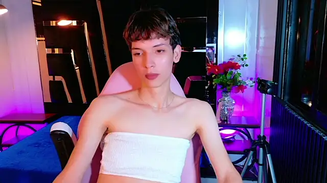 Stefany PiInk online show from May 4, 1:05 pm