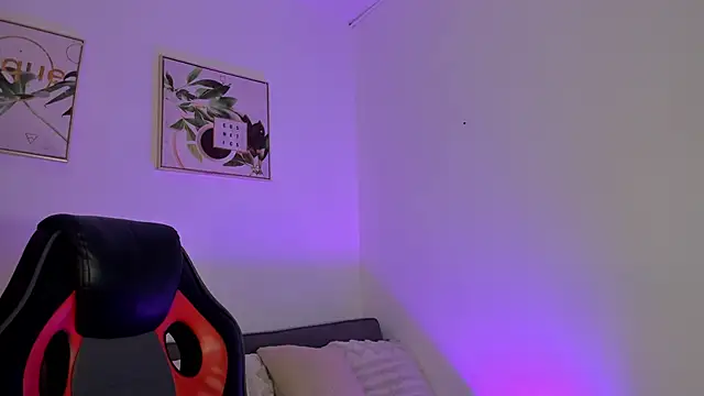 Maddie Ray online show from May 24, 9:01 pm