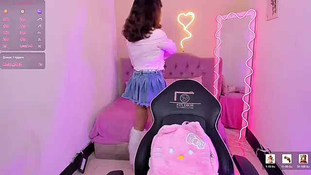 KATHERINE TAY online show from May 29, 1:59 am