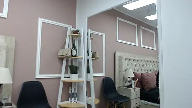 tiffanykanox online show from May 2, 12:32 pm