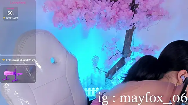 May Fox  online show from May 2, 9:20 pm
