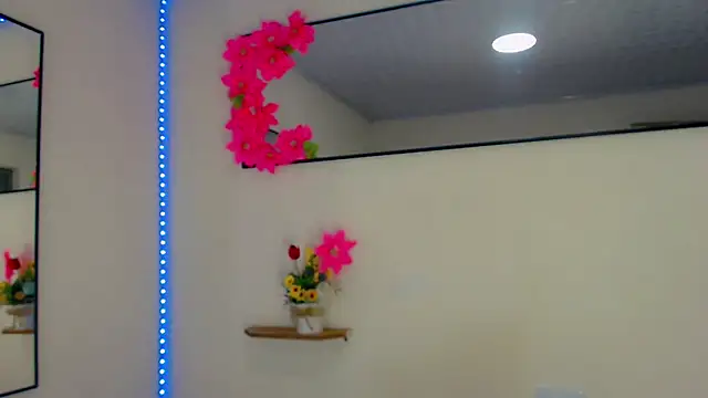 Darianna A online show from May 12, 9:34 pm