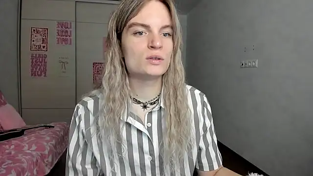 milliKira006 online show from May 9, 4:52 am