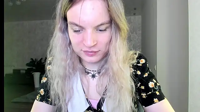 milliKira006 online show from May 16, 7:35 pm