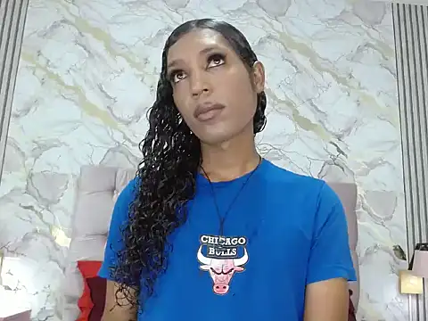 Mia Hiills online show from May 30, 3:21 pm