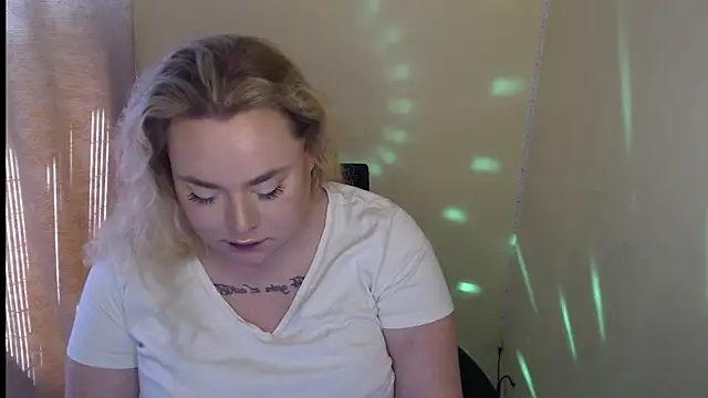 sweetvlada online show from May 4, 7:13 am