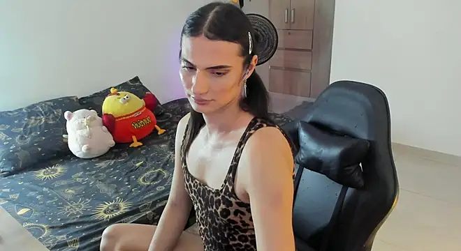  shantallskinny  online show from May 16, 3:26 am