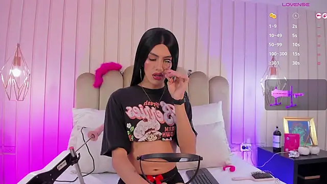 nicki-west online show from May 8, 7:43 pm