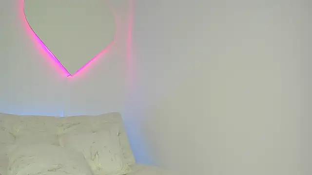 LiaCampbell  online show from May 8, 10:39 pm