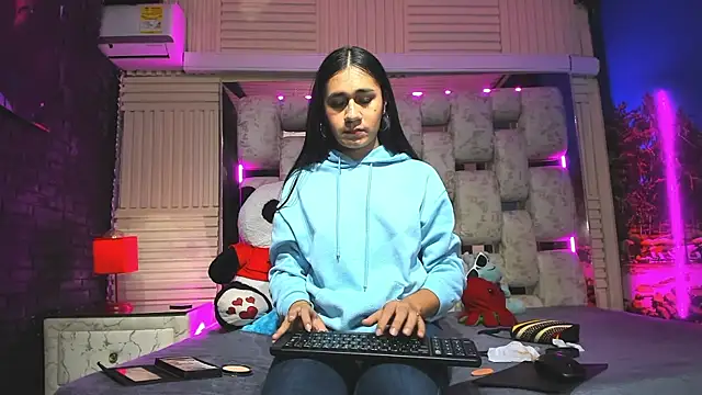 MahiaraHot online show from May 4, 12:54 pm