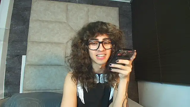Divine      online show from July 29, 11:25 pm
