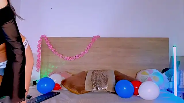 LaraRous online show from July 4, 9:53 pm