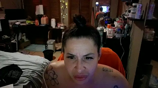 imisamoore69 online show from June 15, 1:24 pm