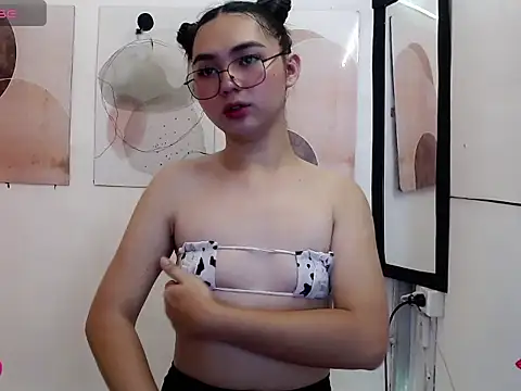 EtherealRae online show from July 20, 4:42 pm
