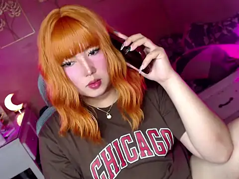 HOTnWILDalice online show from November 29, 4:14 am