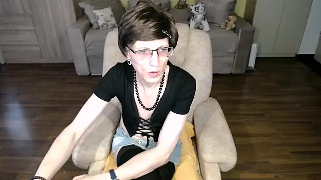 clementine online show from May 11, 2:56 pm