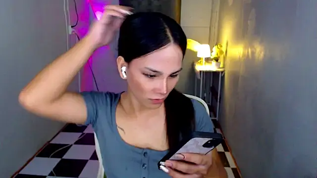 urnaughtydolly69 online show from May 7, 4:03 pm