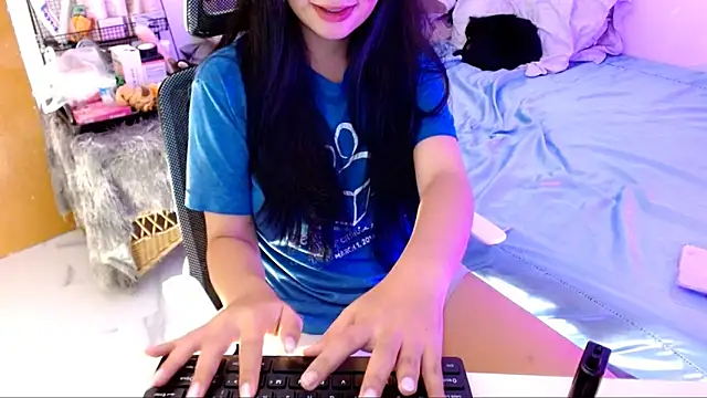 SweetLilly 18 online show from November 2, 3:37 am