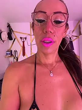 YOURSDEBORA online show from May 12, 8:28 pm