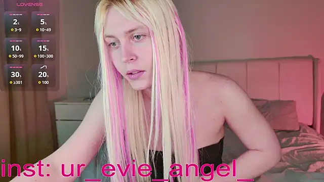 Evelyn rabbit online show from March 19, 3:12 pm