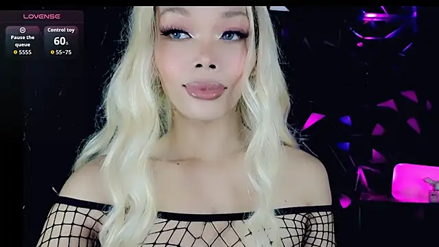 Snapshot of sugar_bbyxx chatting on October 2, 9:47 pm sugar bbyxx online show from October 2, 9:47 pm