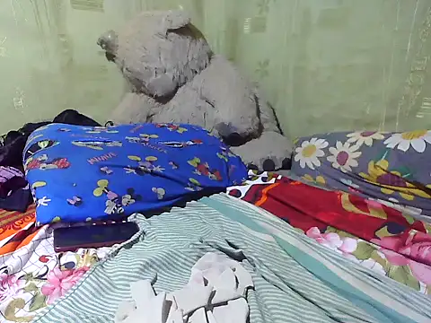 Snapshot of Alora-shine chatting on March 23, 7:31 am Alora-shine online show from March 23, 7:31 am