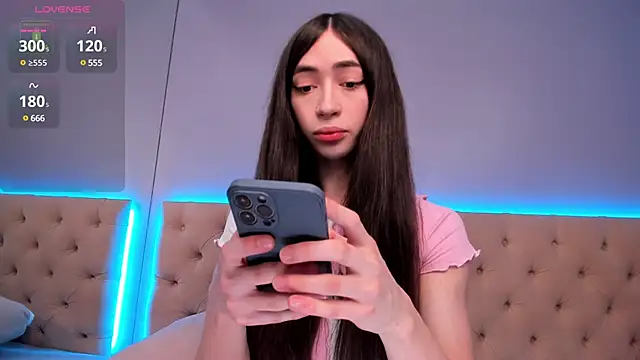 NickieRainer online show from December 15, 10:28 am