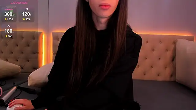 NickieRainer online show from March 16, 4:39 am