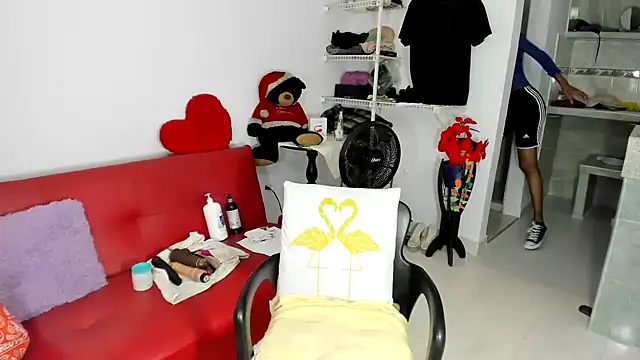 annieparker online show from February 1, 7:13 pm