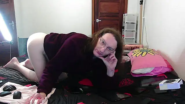 CDAdalyn online show from May 9, 1:13 am