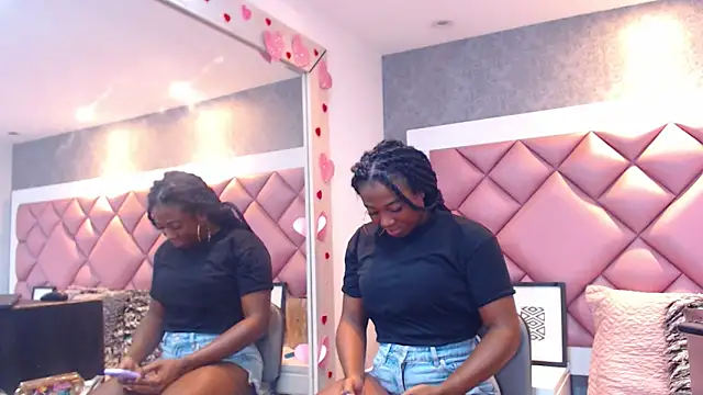 DanielaDuff online show from March 3, 7:43 pm