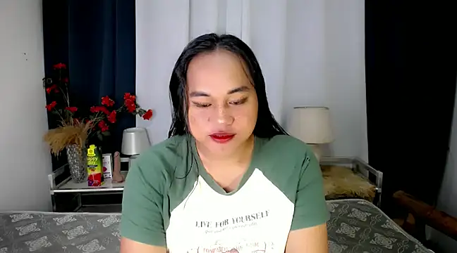 Snapshot of bettina_love chatting on December 3, 8:22 am bettina love online show from December 3, 8:22 am