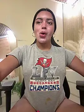 HotstuffCherrySummer online show from November 9, 9:10 am