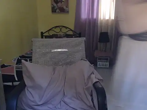 MissFoxylady online show from May 26, 10:29 pm