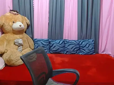 xxSexyBitch69xx online show from September 24, 9:48 am