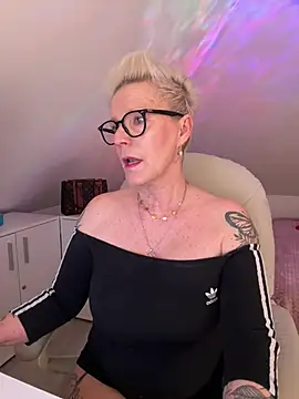 German Milf online show from April 7, 12:50 pm