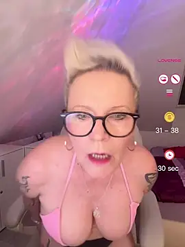 German Milf online show from May 4, 1:27 pm