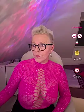 German Milf online show from May 19, 12:56 pm