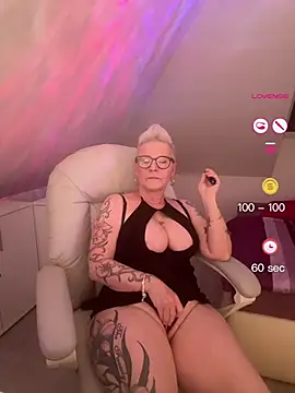 German Milf online show from May 20, 1:06 pm