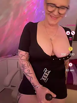 German Milf online show from May 21, 1:18 pm