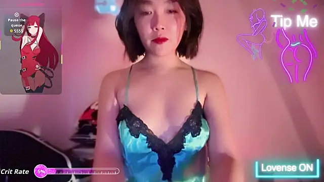 TR4NSCUTI3 online show from May 15, 11:35 pm