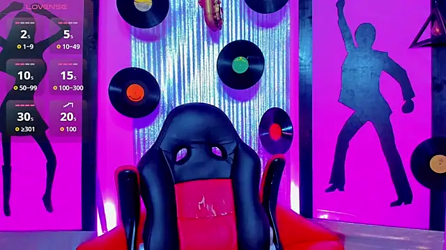 nickyminach  online show from February 25, 8:13 pm