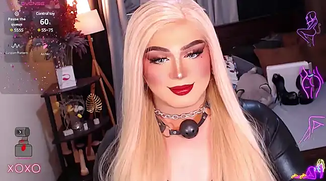 Snapshot of Bitch_Fowler69 chatting on December 6, 3:50 pm Bitch Fowler69 online show from December 6, 3:50 pm