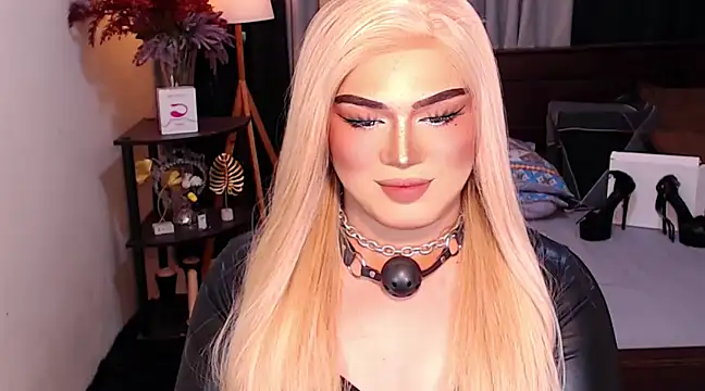 Snapshot of Bitch_Fowler69 chatting on December 12, 4:32 pm Bitch Fowler69 online show from December 12, 4:32 pm