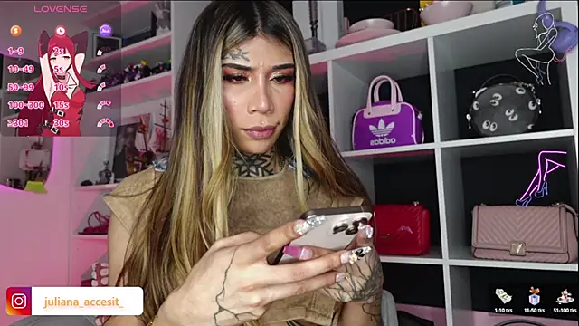 caroline cossei online show from February 8, 6:22 am