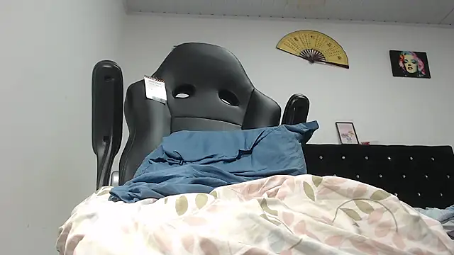 pamelabigcock69 online show from May 9, 10:58 pm