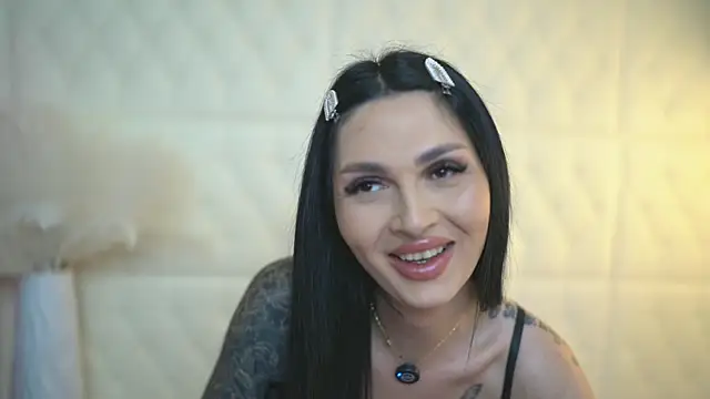 naughtycleo online show from May 7, 4:52 am