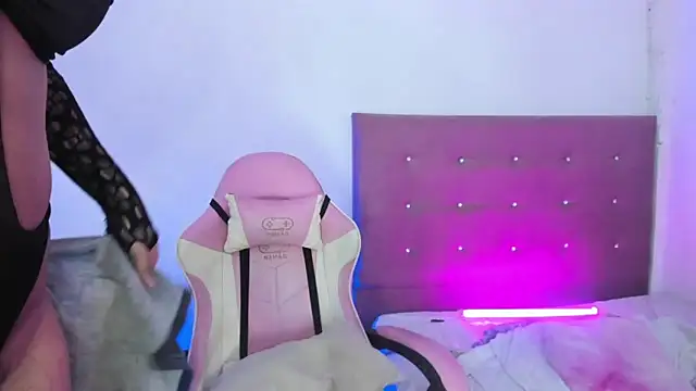 OSORIOMAFE online show from February 12, 6:08 am